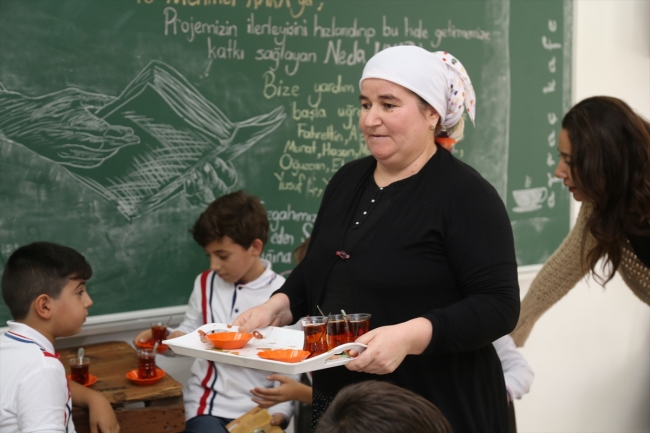 Eskişehir'de ortaokul öğrencileri kendi kıraathanelerini kurdu
